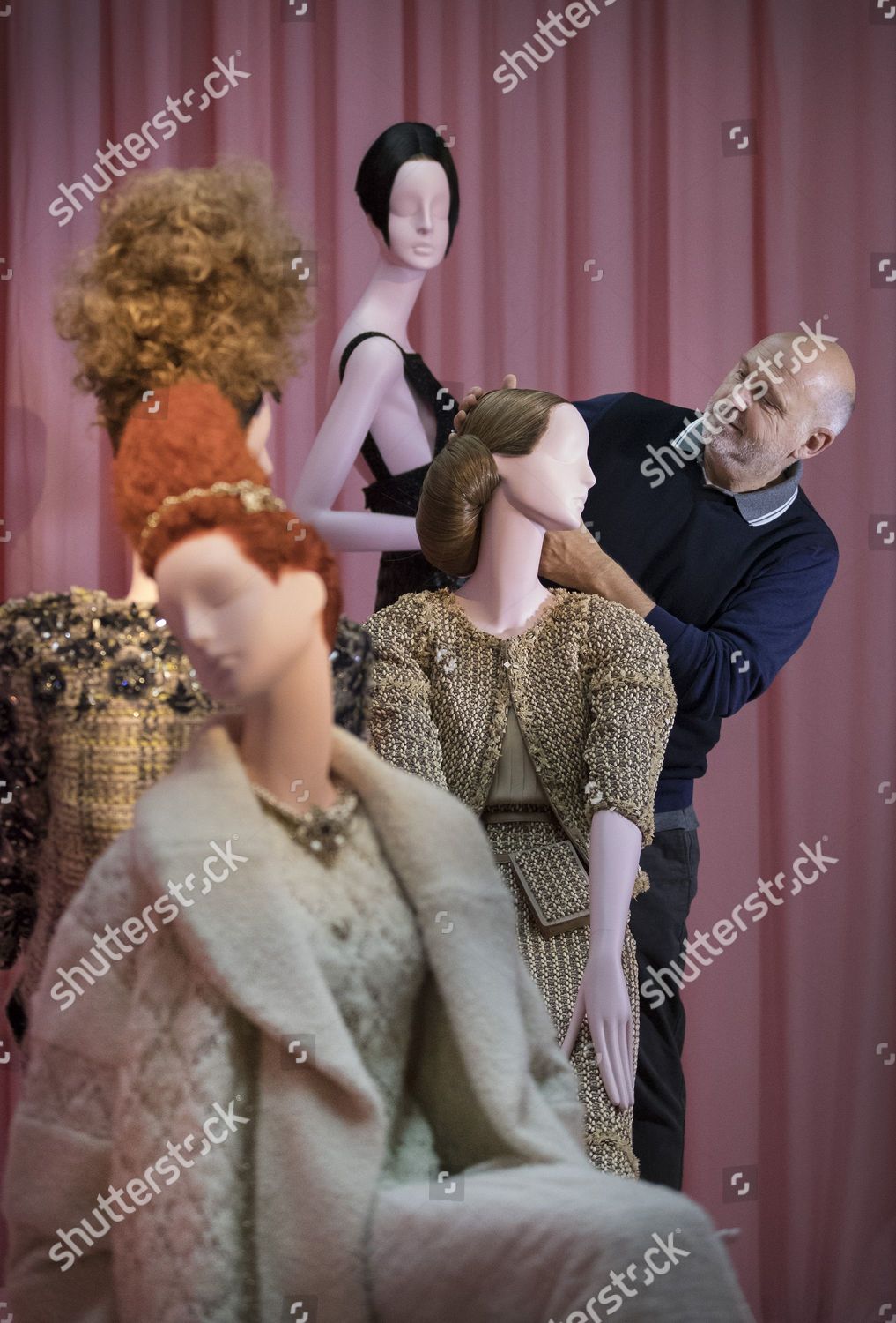 Hair Stylist Sam Mcknight Puts Finishing Touches Editorial Stock