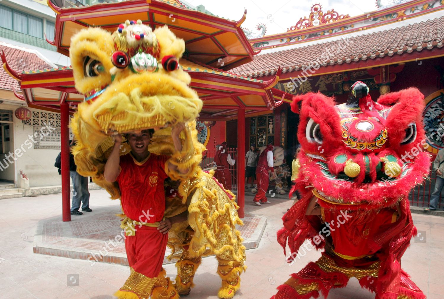 Indonesian Dancers Perform Barongsai Lion Dance Editorial Stock Photo ...