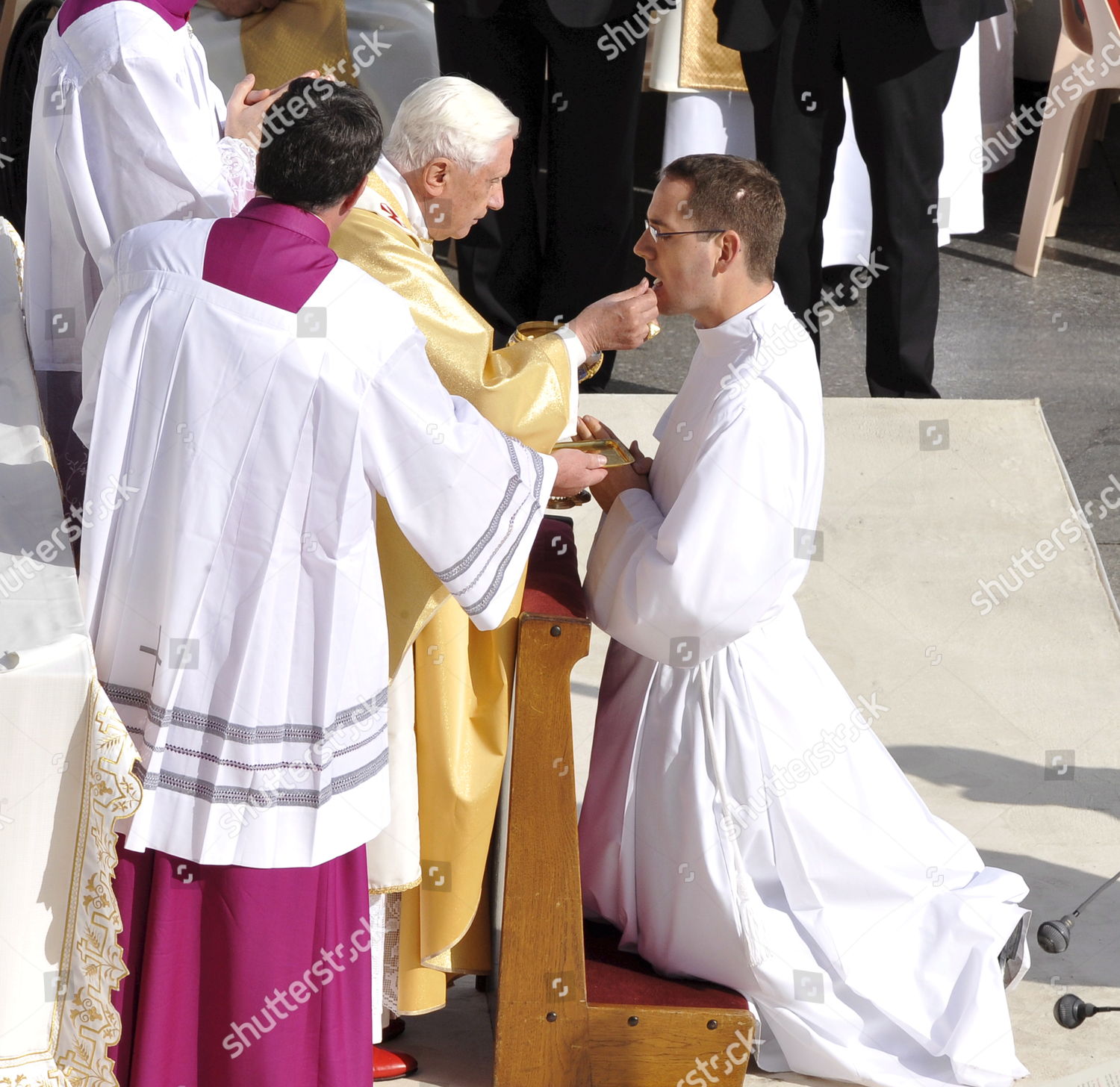 Pope Benedict Xvi Imparts Communion Outside Editorial Stock Photo ...