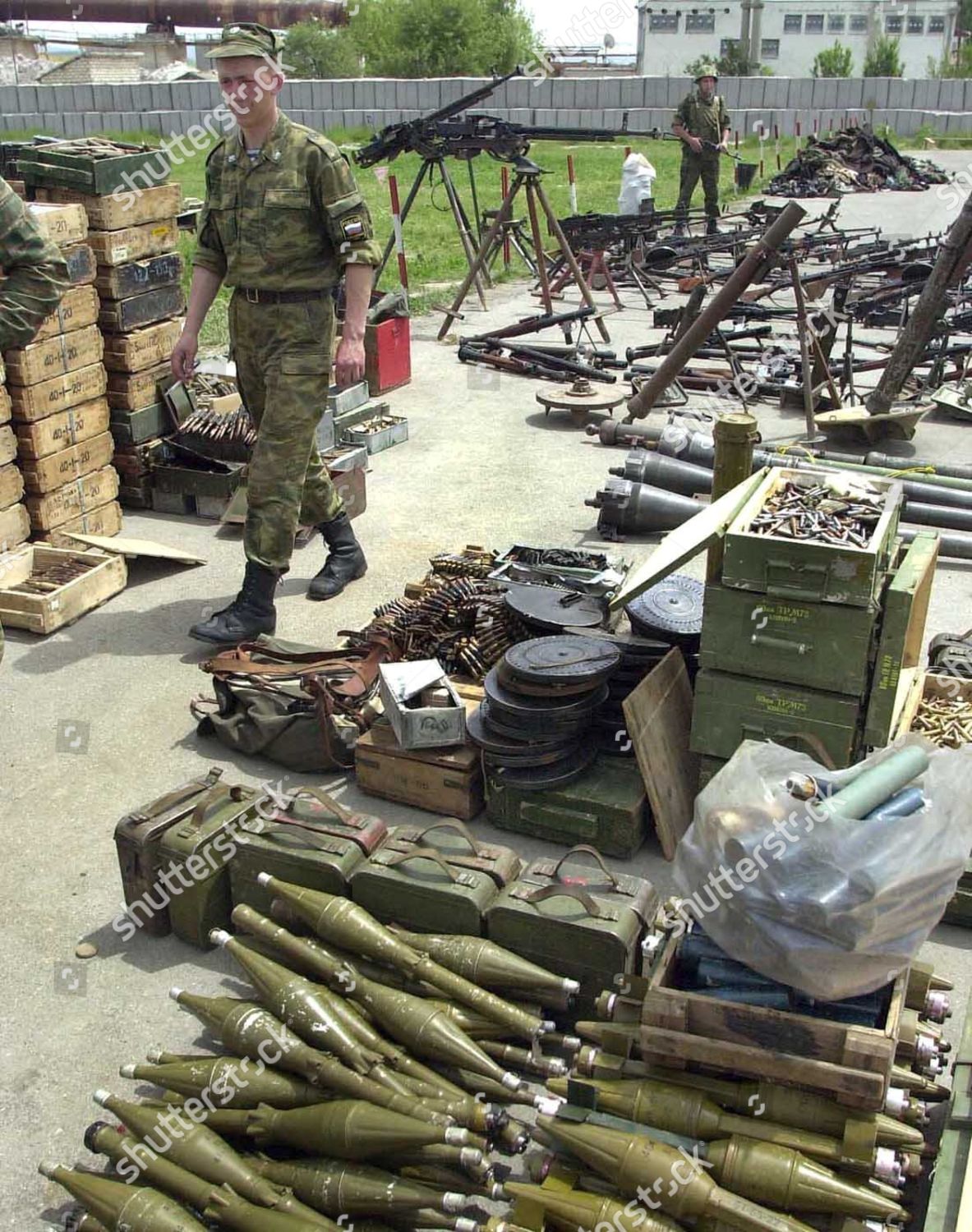 Kamenica Kosovo Yugoslavia Kfor Russian Soldier Walks Editorial Stock Photo Stock Image Shutterstock