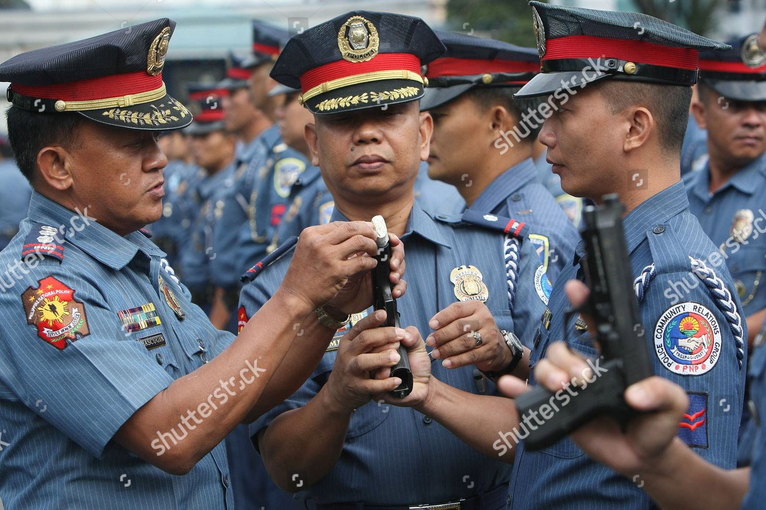 philippine-national-police-officer-l-removes-editorial-stock-photo