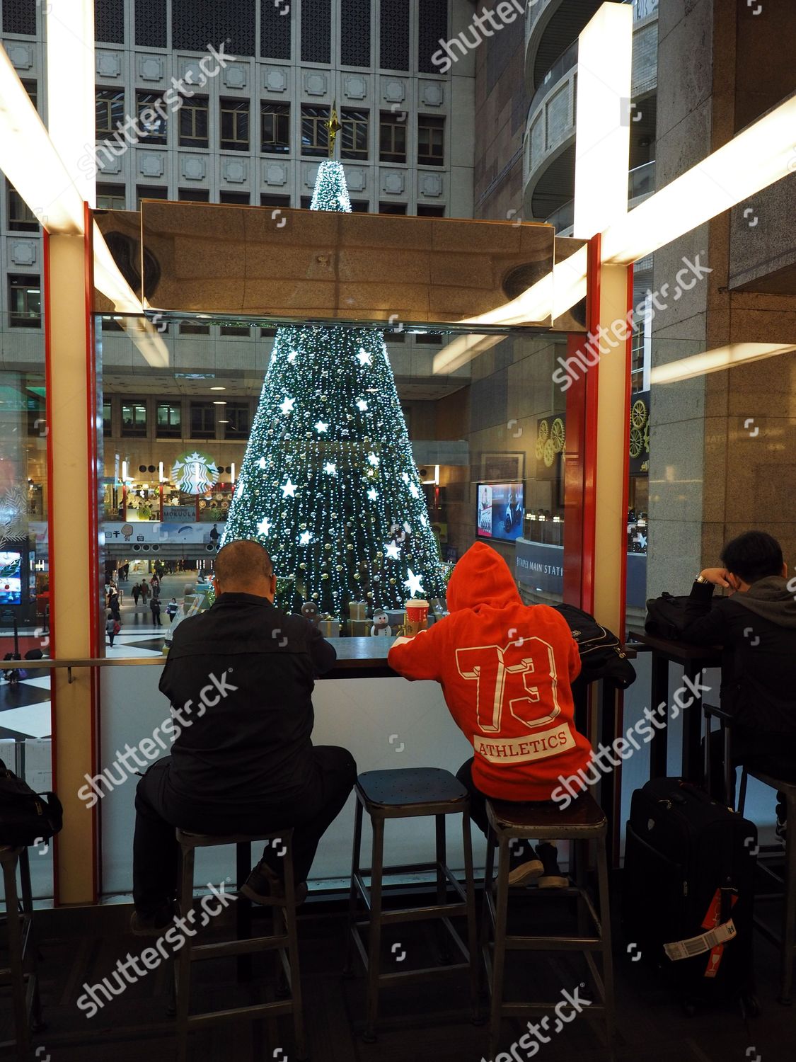 Customers Sit Secondfloor Cafe Overlooking Christmas Tree