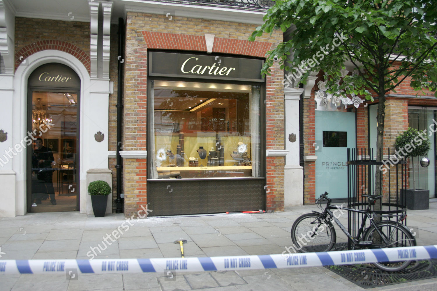 scene outside Cartier after thieves 