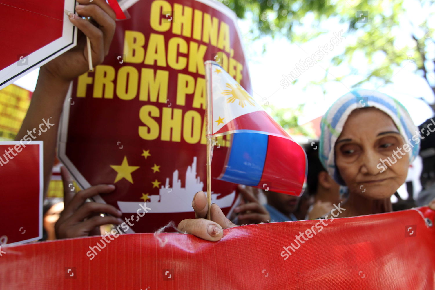 Filipino Holds Philippine Flag Rally Outside Editorial Stock Photo ...