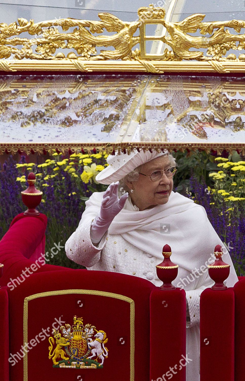 queen-elizabeth-ii-waves-spirit-chartwell-editorial-stock-photo-stock