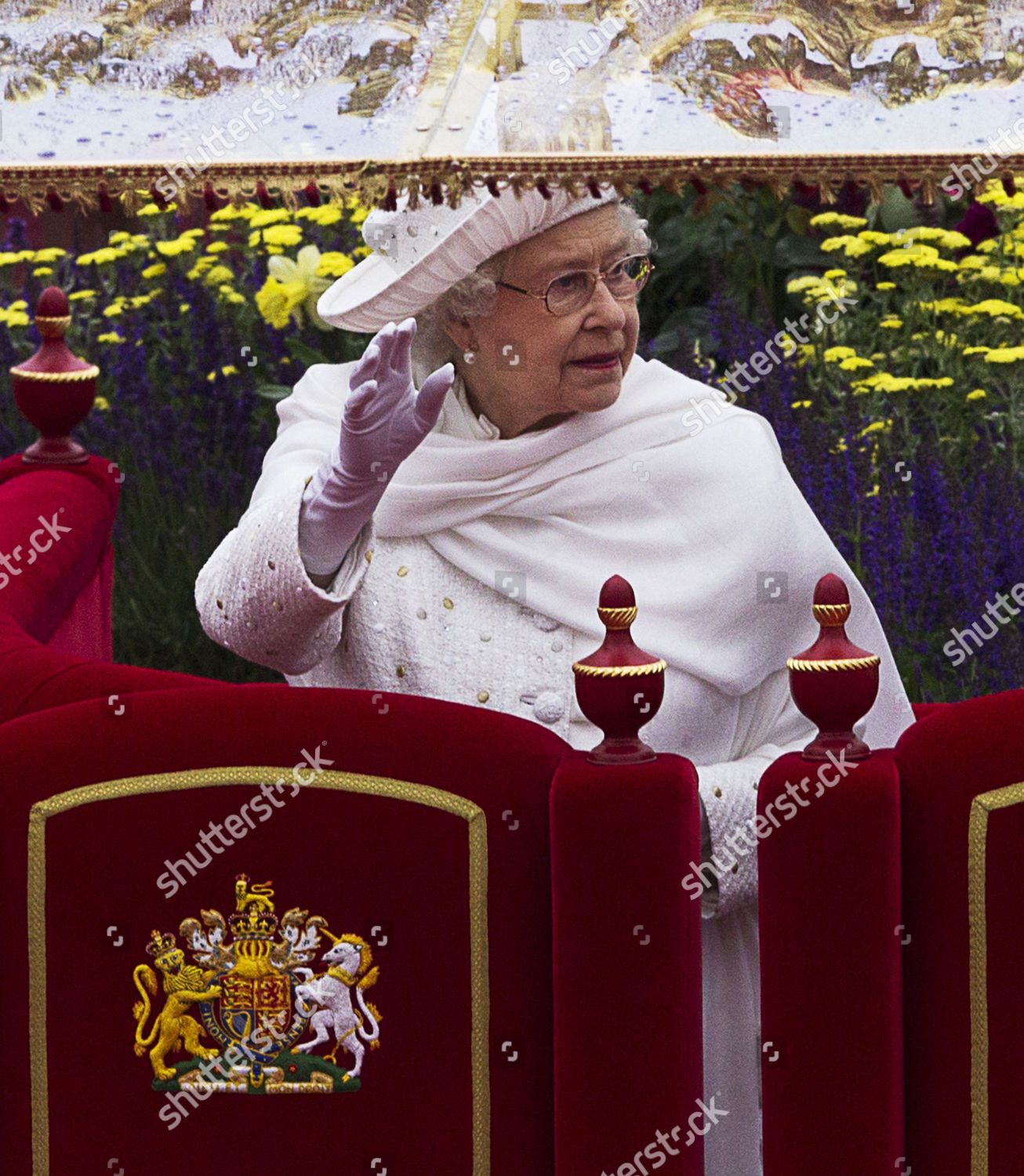 queen-elizabeth-ii-waves-spirit-chartwell-editorial-stock-photo-stock