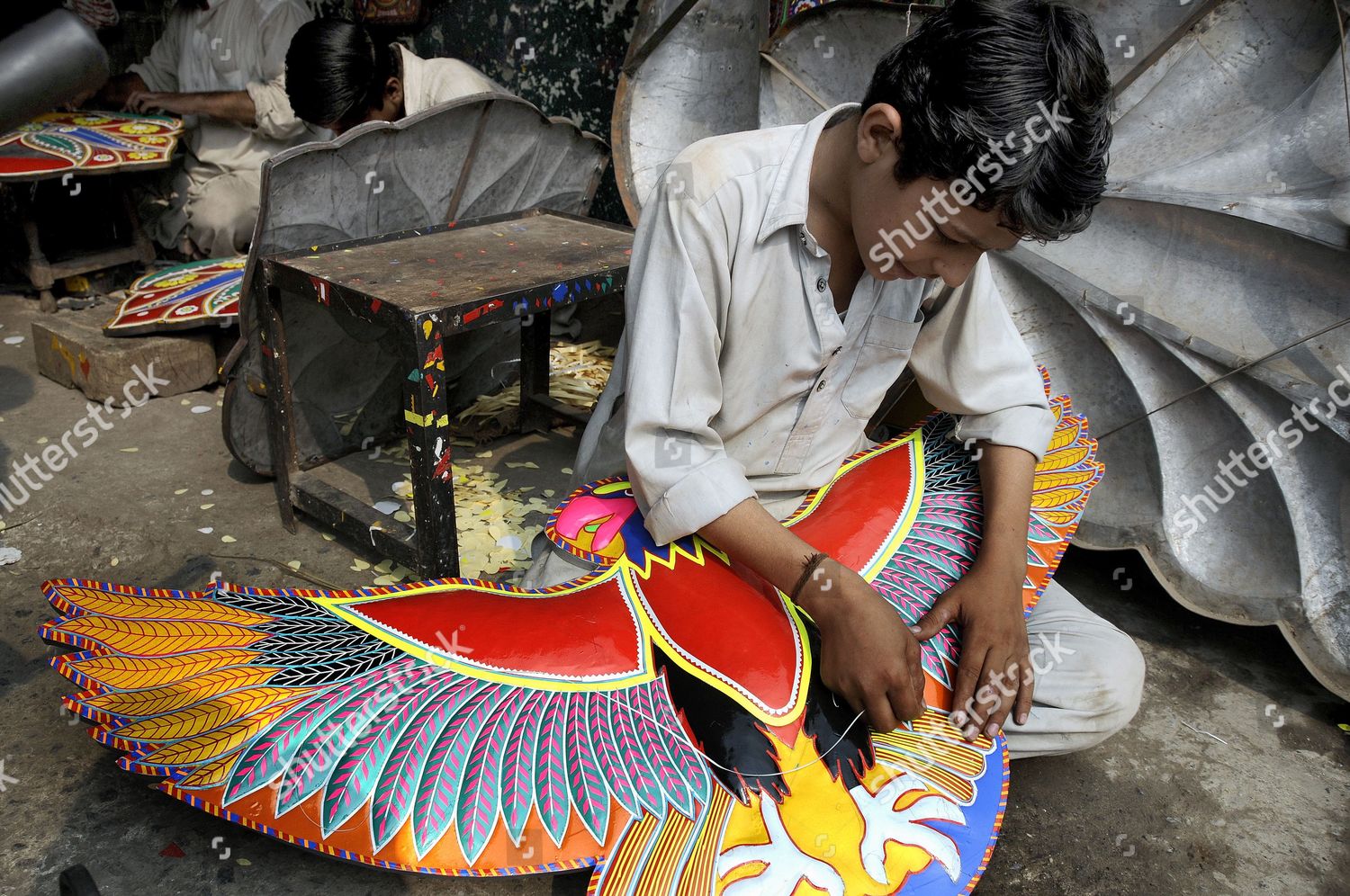 Pakistani Boys Make Handmade Decoration Pieces Their Editorial