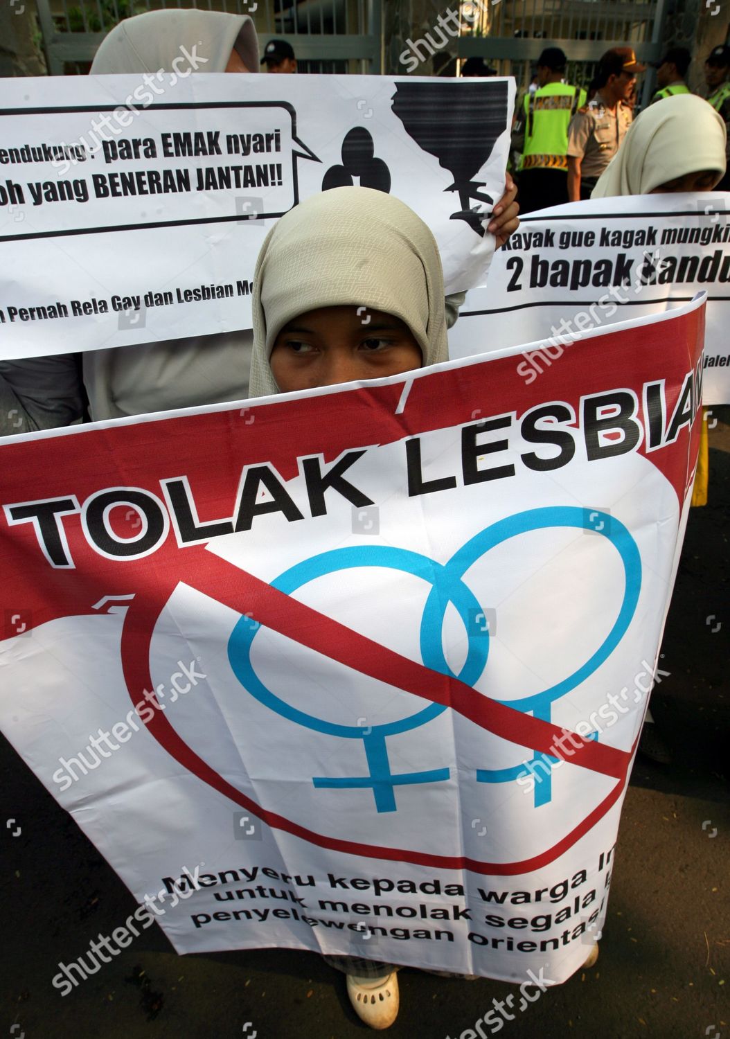 Indonesian Muslim Students Hold Their Antigay Lesbian Editorial