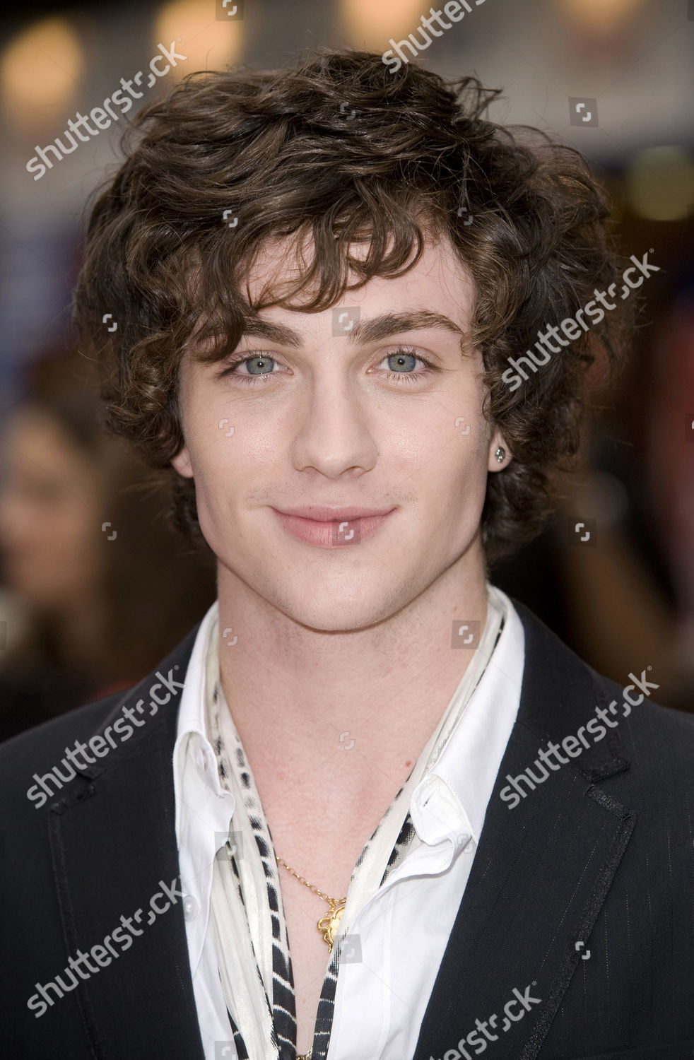 angus thongs and perfect snogging aaron johnson