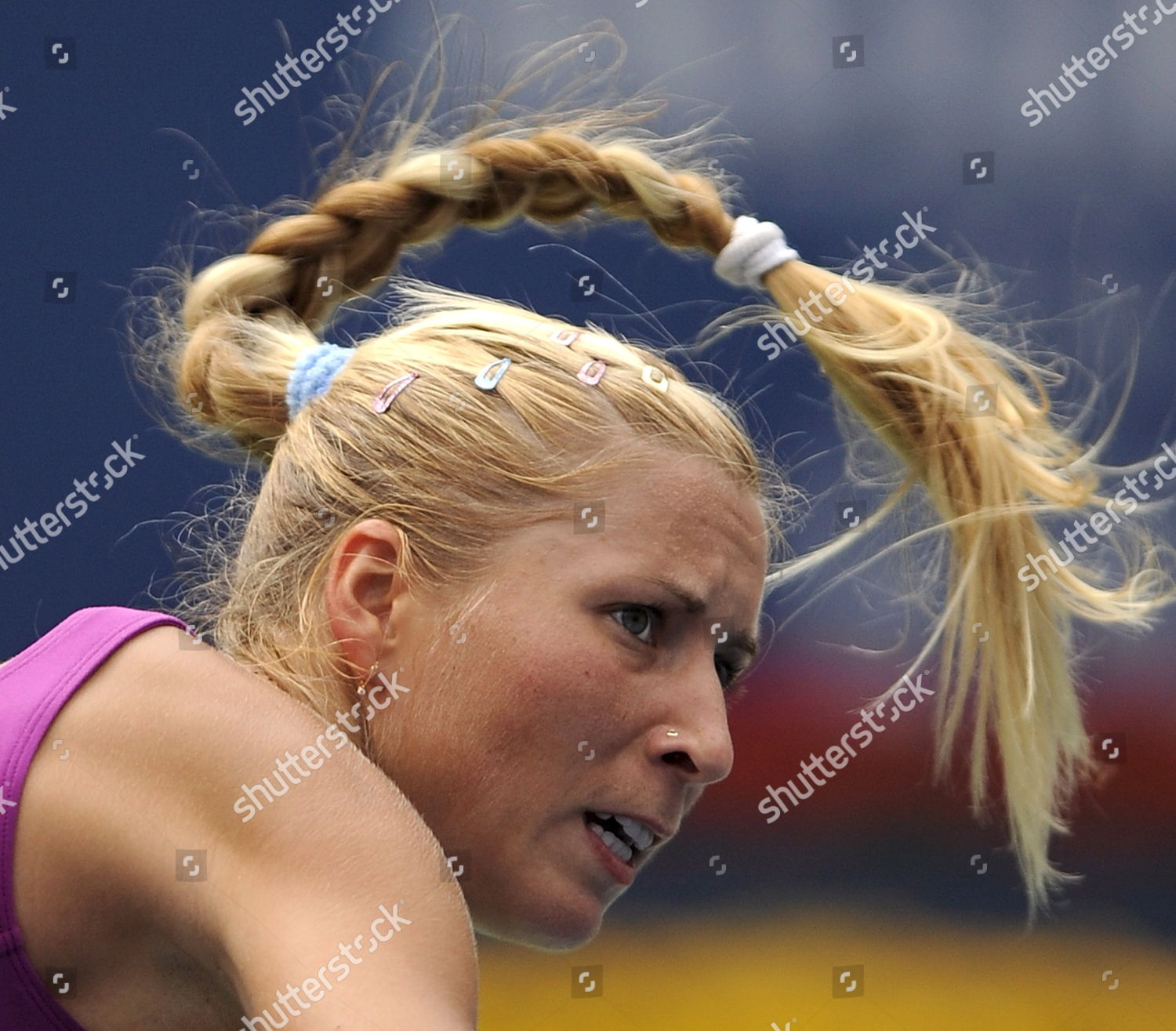Alona Bondarenko Ukraine Serves Venus Williams Editorial Stock Photo ...