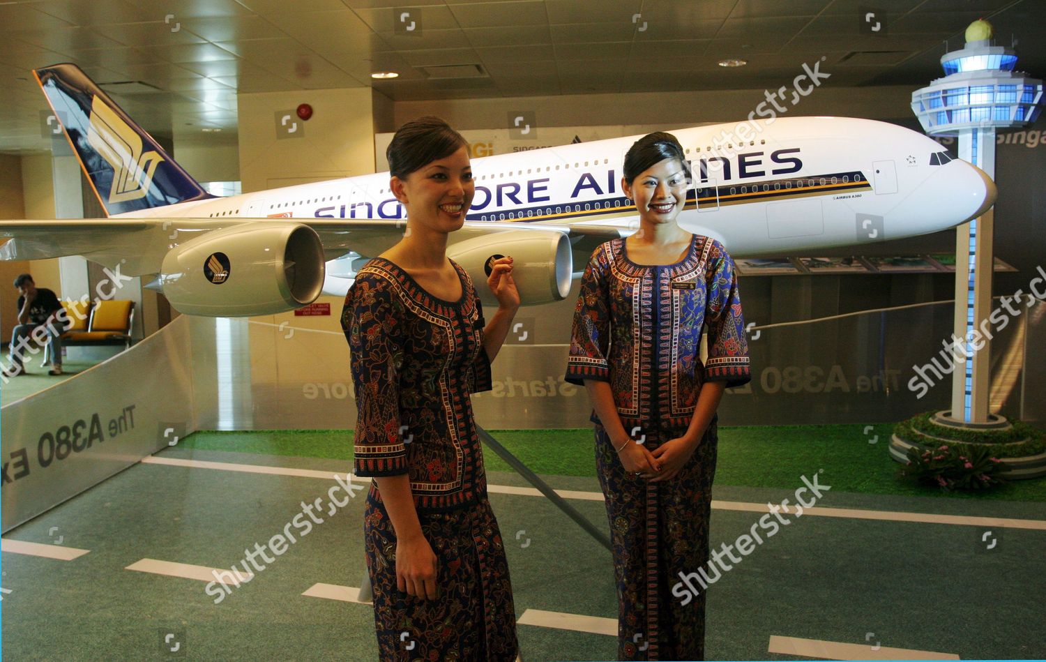 Singapore Airlines Sia Air Stewardess Pose Editorial Stock Photo Stock Image Shutterstock