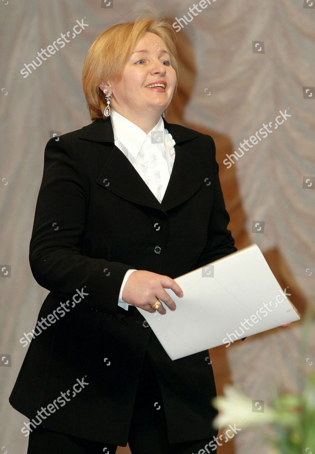 russia-lyudmila-putina-visit-feb-2004-shutterstock-editorial-7857298a.jpg