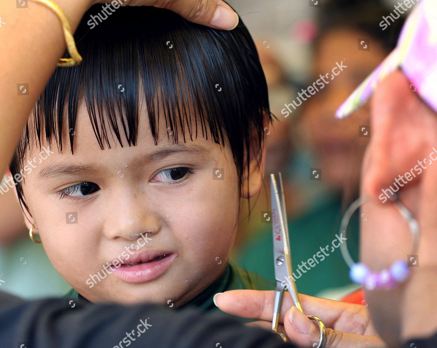 Thai Volunteer Hair Stylist Cuts Hair Thai Editorial Stock Photo