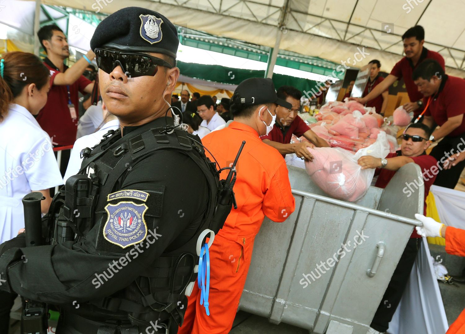 Thai Police Officer L Stands Guard Editorial Stock Photo Stock Image