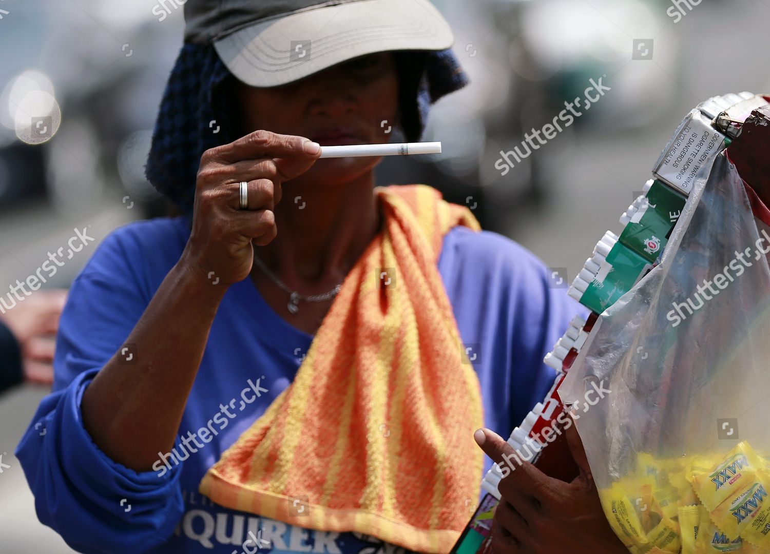 Filipino Vendor Sells Cigarettes Manila Philippines Editorial Stock