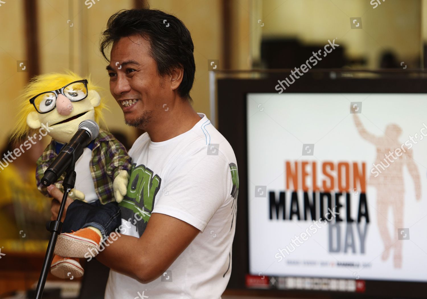 Filipino Puppet Artist Carlo Magno Operates Editorial Stock Photo