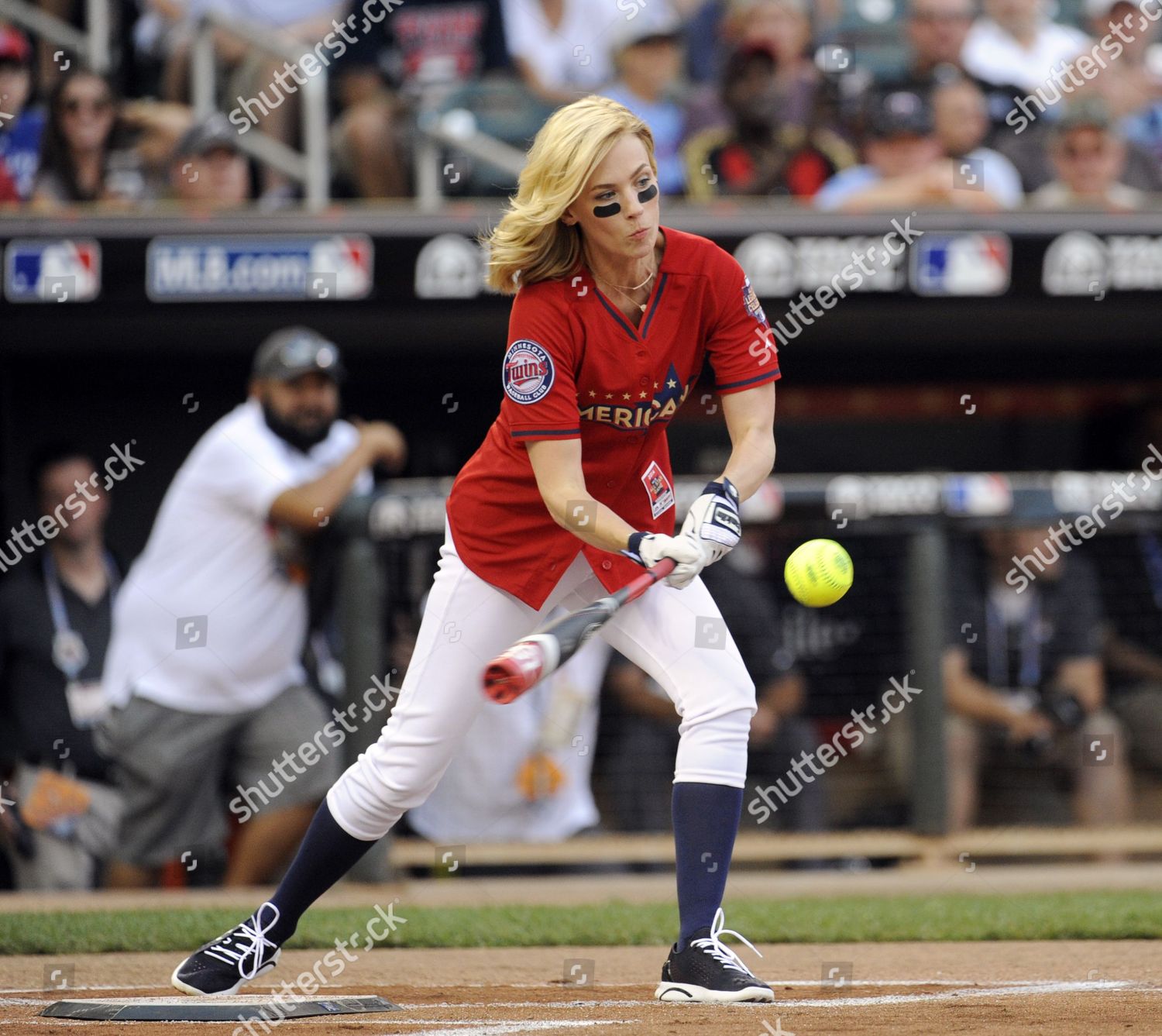 Photos: All-Star Legends & Celebrity Softball Game 2014