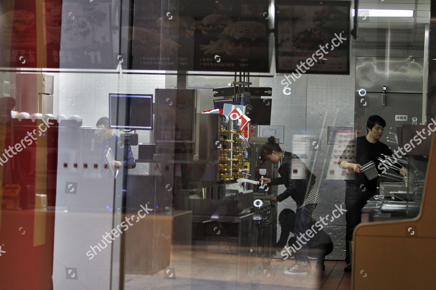 Employees Seen Cleaning Cooking Equipment Mcdonalds Editorial Stock ...