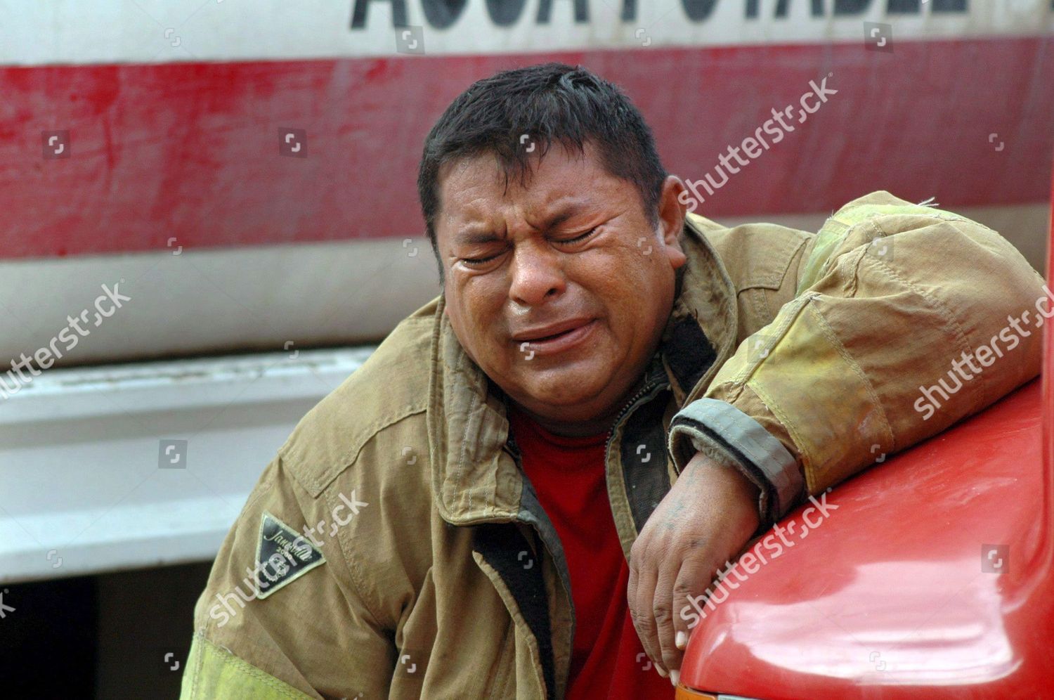 Mexican Firefighter Cries Dead Two Colleagues who Foto editorial en stock;  Imagen en stock | Shutterstock