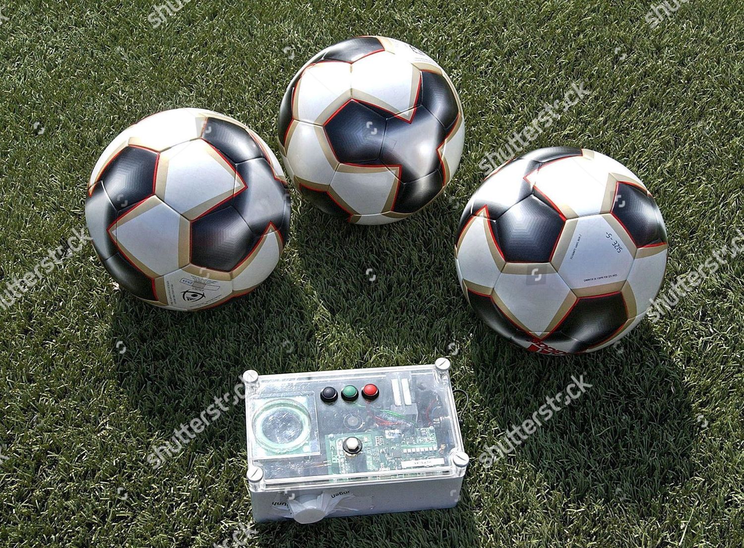Preservativo Injusticia Fanático New Adidas Pelias 2 Soccer Ball - Foto de stock de contenido editorial:  imagen de stock | Shutterstock