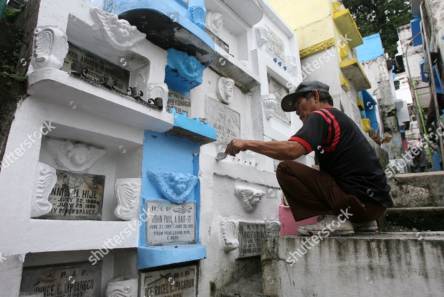 Filipino Paints Tomb Stone Filipino Tradition Editorial Stock Photo ...