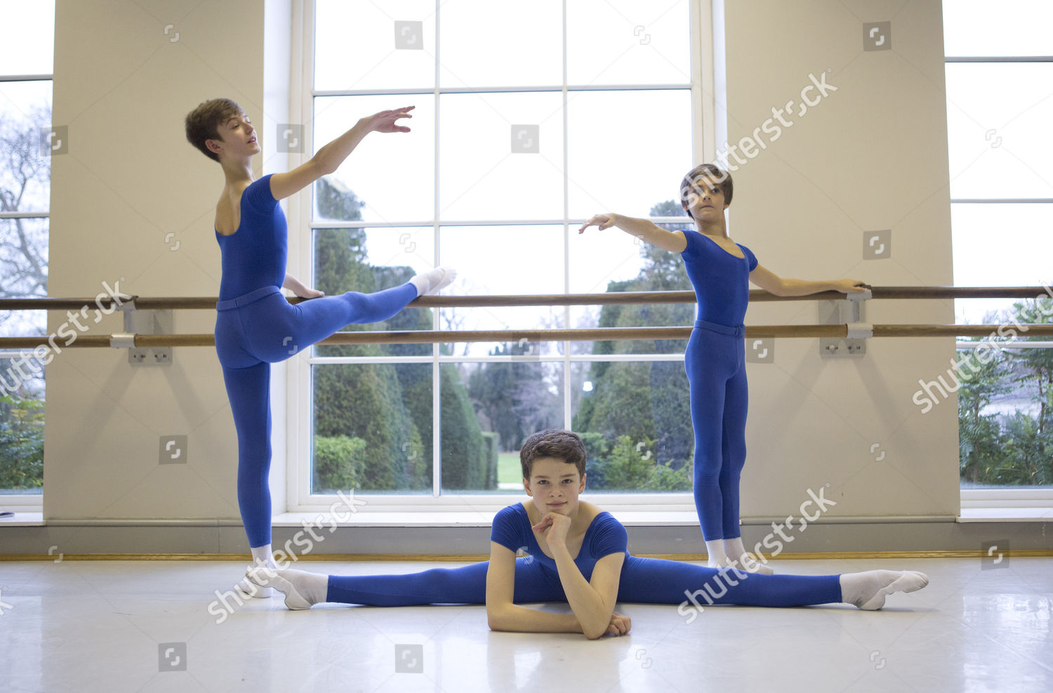 Royal Ballet School Male Pupils Lr Stanley Foto Editorial En Stock Imagen En Stock Shutterstock - soy bailarina academia de ballet roblox royal ballet