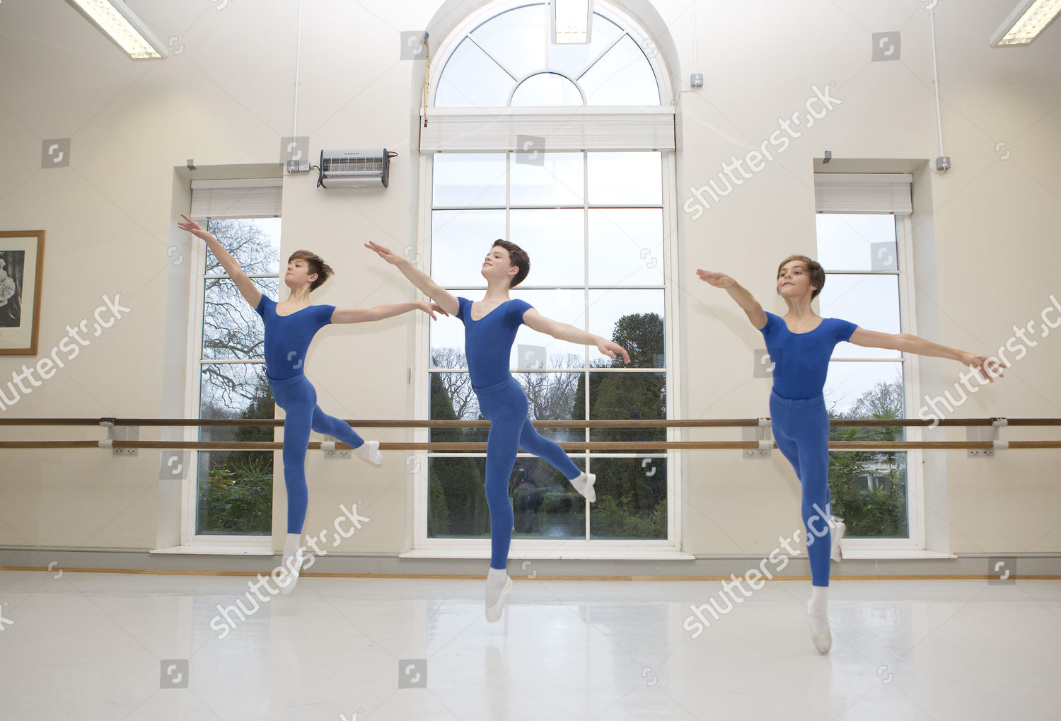 Royal Ballet School Male Pupils Lr Stanley Foto Editorial En Stock Imagen En Stock Shutterstock - soy bailarina academia de ballet roblox royal ballet