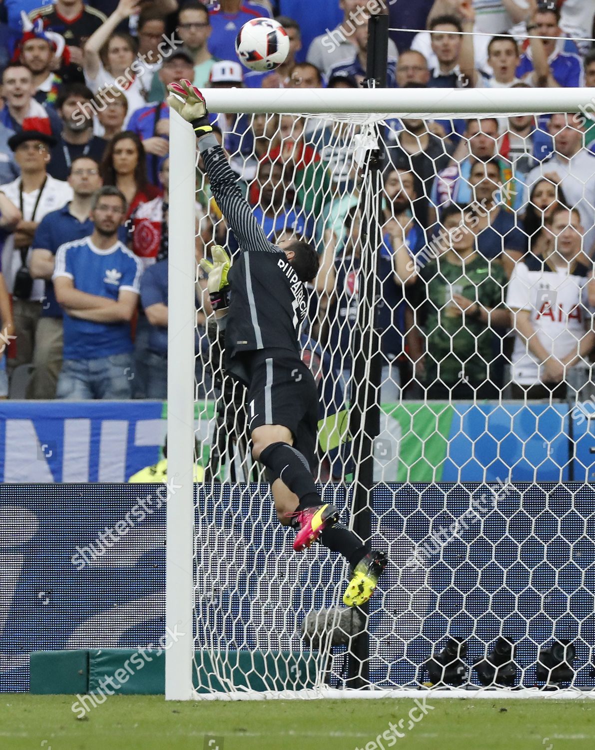 Goalkeeper Rui Patricio Portugal Makes Save During のエディトリアルストック写真 ストック画像 Shutterstock