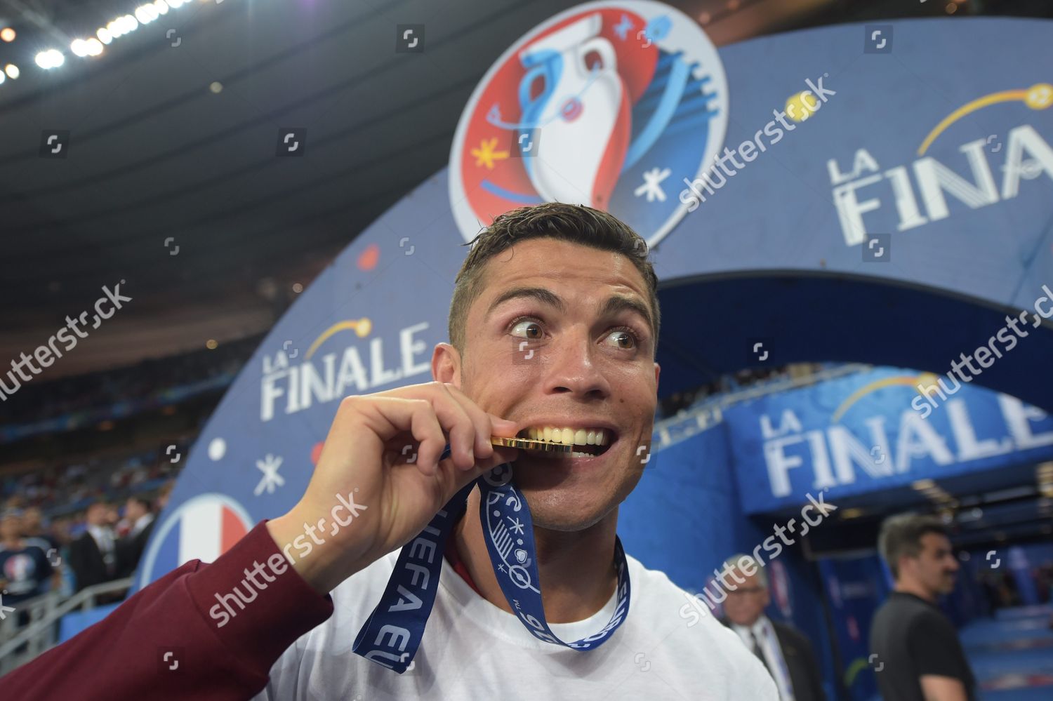 Cristiano Ronaldo Portugal Bites His Medal After のエディトリアルストック写真 ストック画像 Shutterstock
