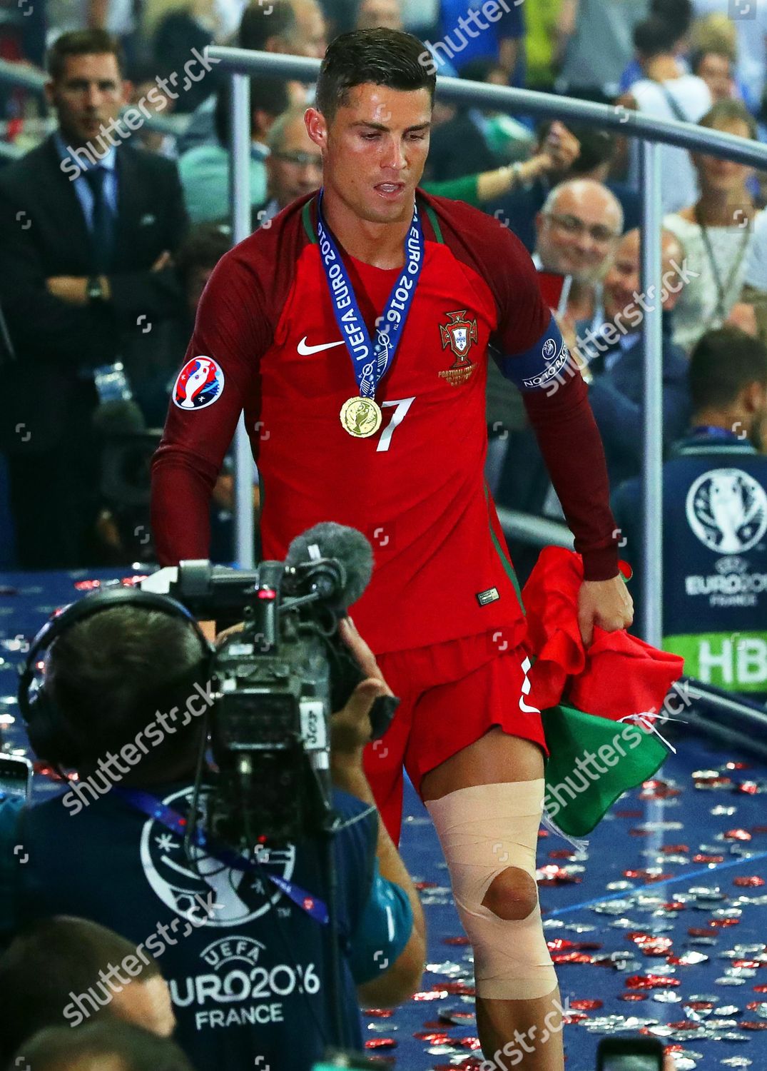 L-R) Cristiano Ronaldo of Portugal with the Nations League trophy