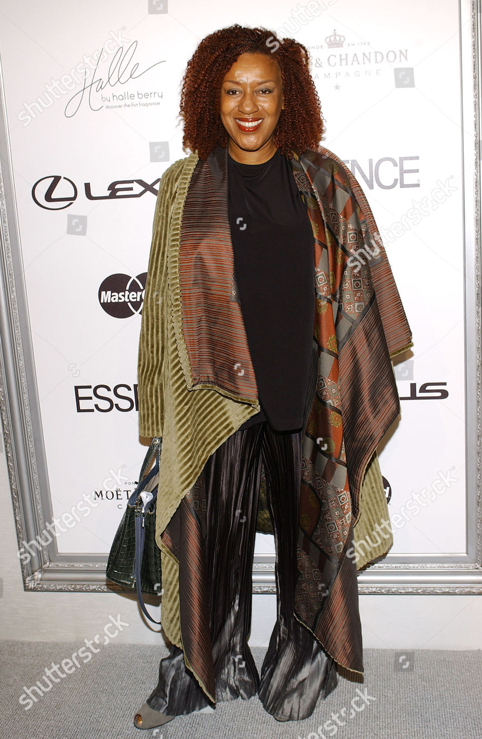 Supporting Cch Pounder A Community Rallies Behind Her - ka385tw