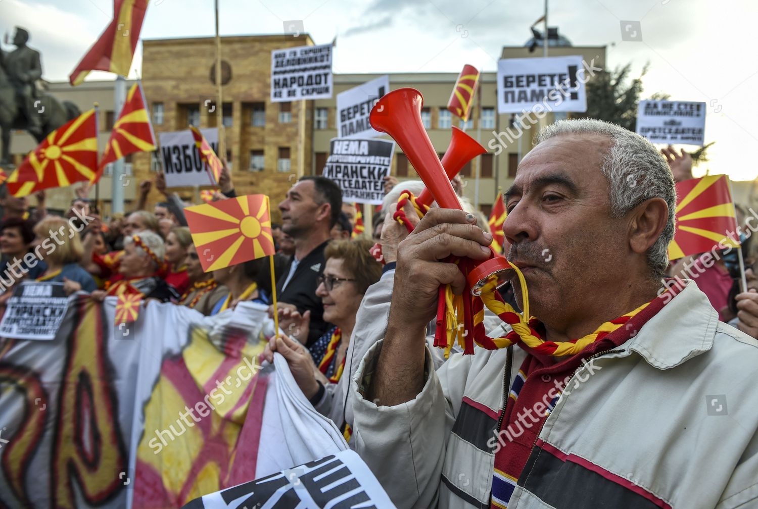 Supporters Civil Initiative United Macedonia Hold Placards Foto Editorial En Stock Imagen En Stock Shutterstock