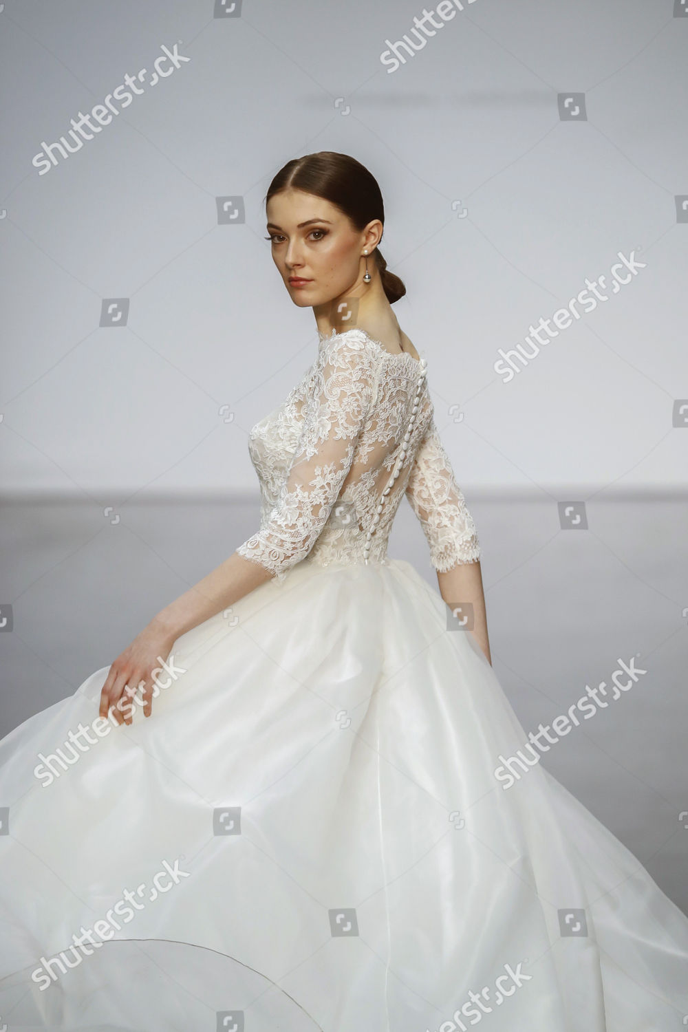 Model Presents Wedding Dress By Spanish Designer Editorial Stock