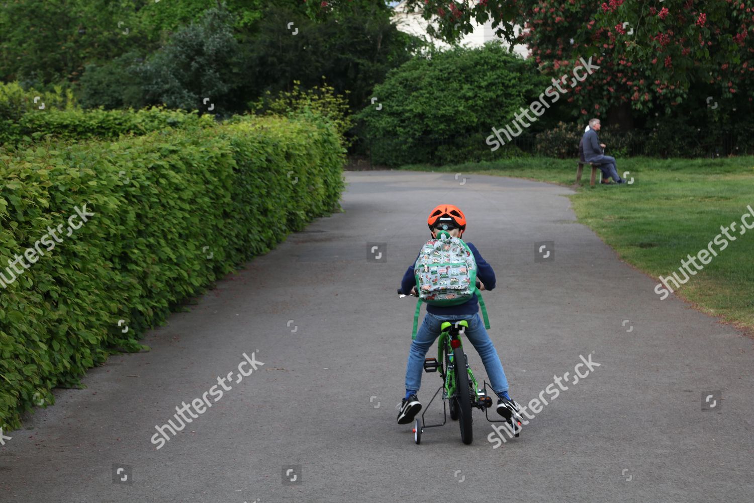 bike with stabilisers for 3 year old