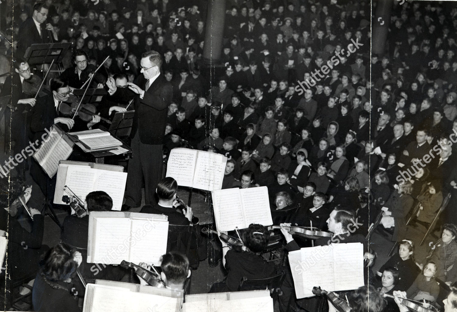 halle-orchestra-playing-centenary-hall-stockport-editorial-stock-photo