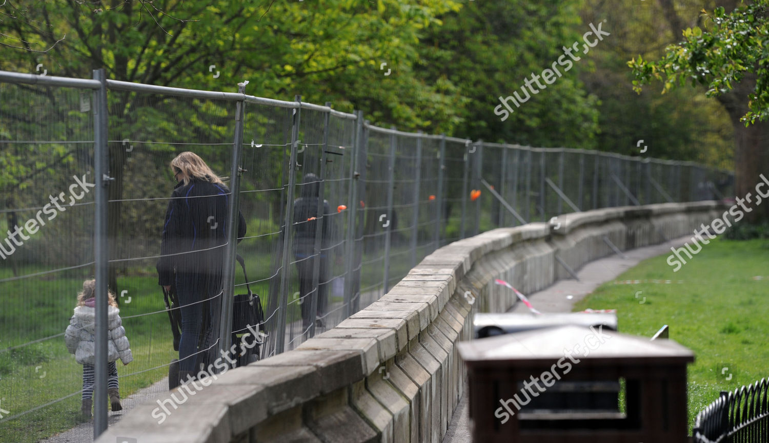 Security Barriers Fences Place Near Winfield House Editorial Stock