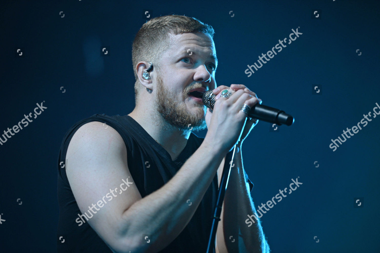 Lead Vocalist Dan Reynolds Imagine Dragons のエディトリアル写真素材 画像素材 Shutterstock