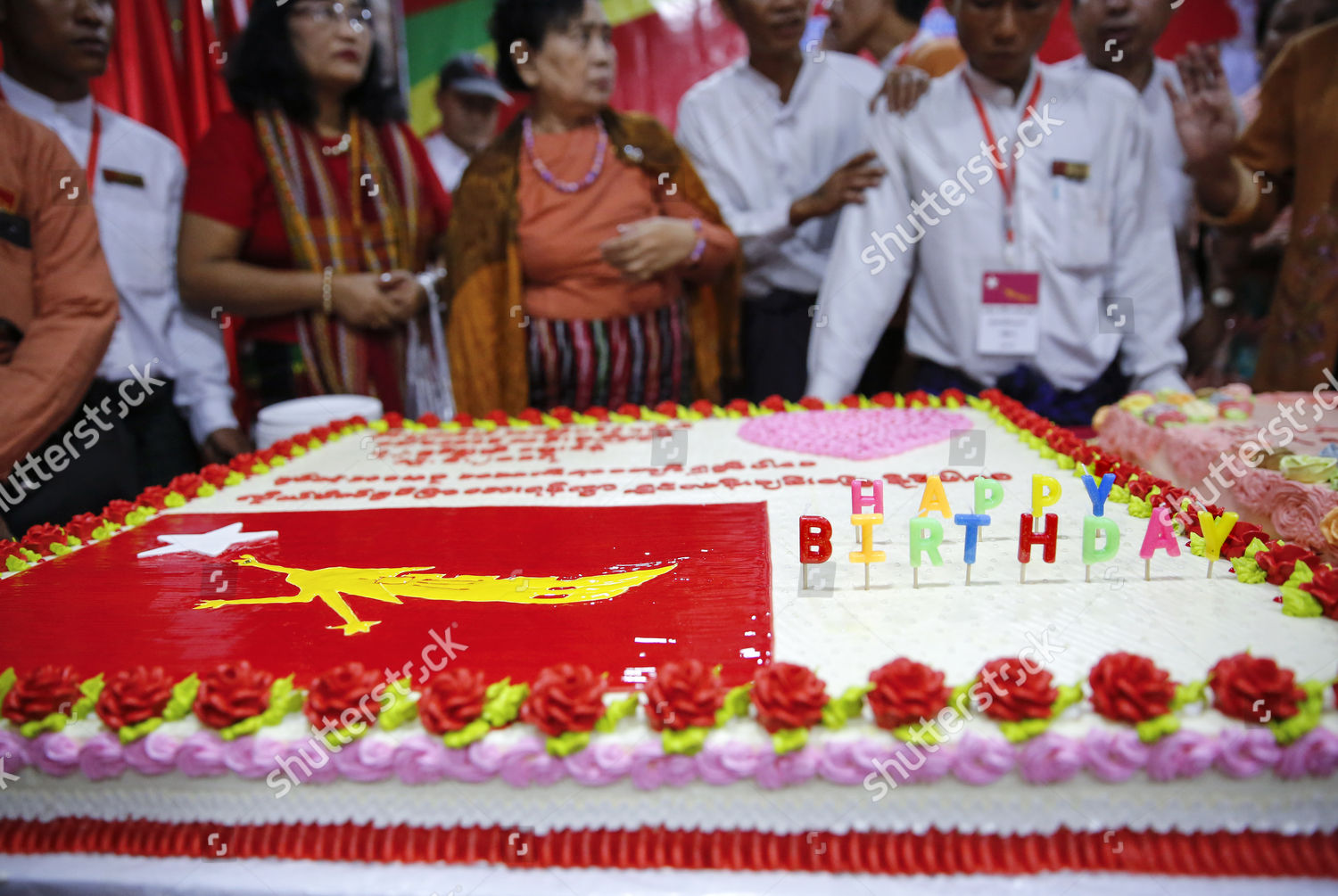 Narendra Modi Birthday : अबब! पंतप्रधान नरेंद्र मोदींच्या वाढदिवसानिमित्त  700 फूट अन् 7 हजार किलोचा केक कापणार - Marathi News | 700 feet long  weighing 7000 Kg cake to celebrate PM Narendra
