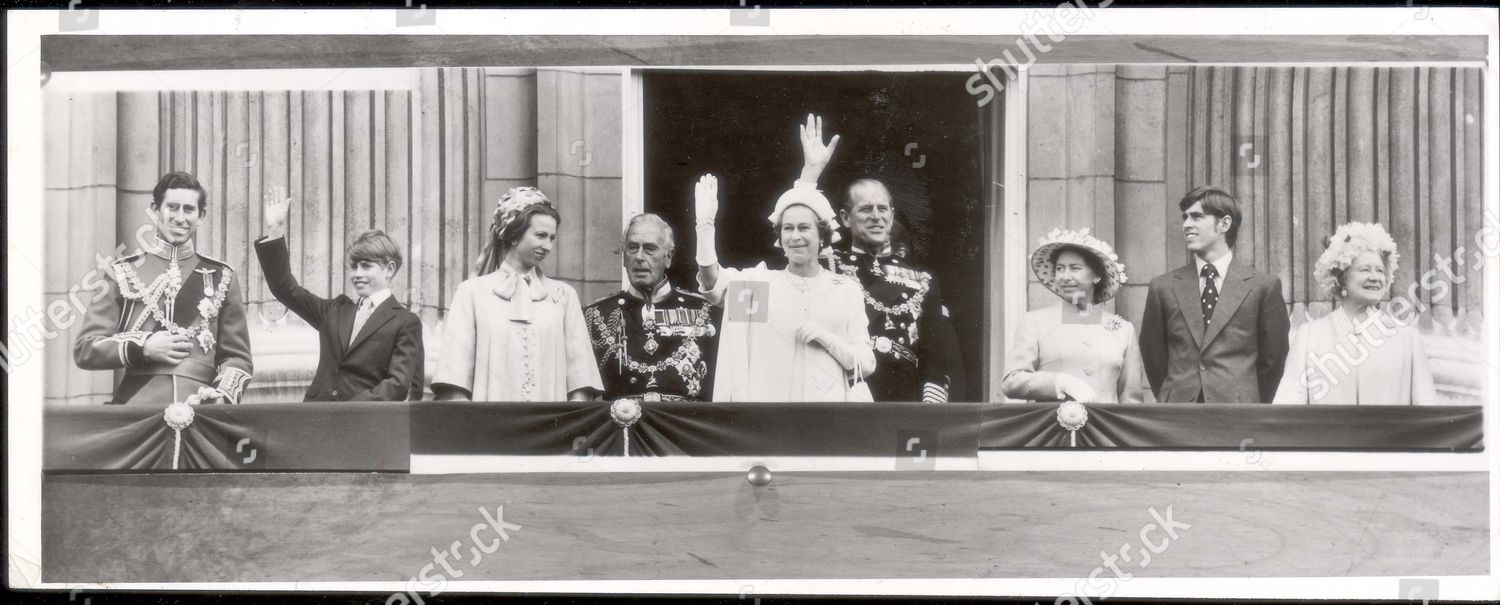 On This Day: 7 June 1977 - Queen Elizabeth II's Silver Jubilee Procession 