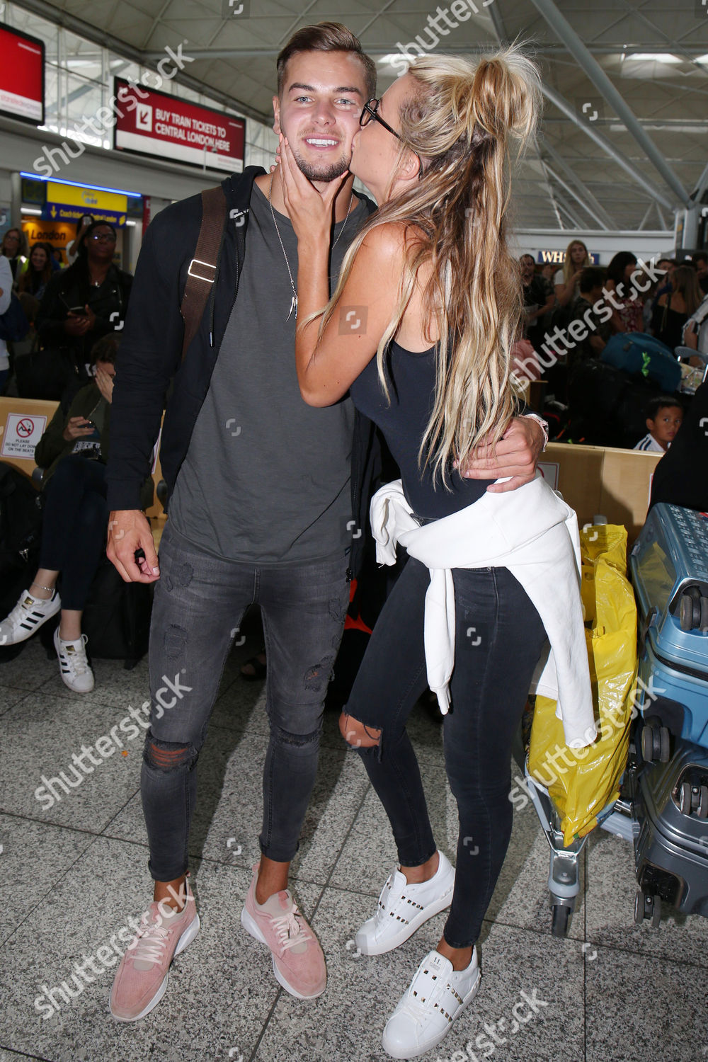 Chris Hughes Olivia Attwood Stanstead Airport Redaktionelles