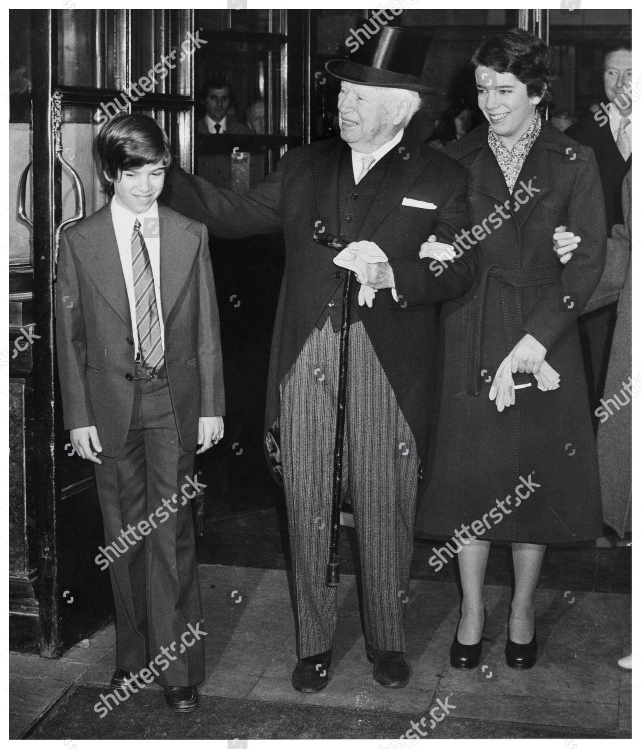 Charles Chaplin Charlie Chaplin 18891977 Pictured Leaving Redaktionelles Stockfoto Stockbild Shutterstock