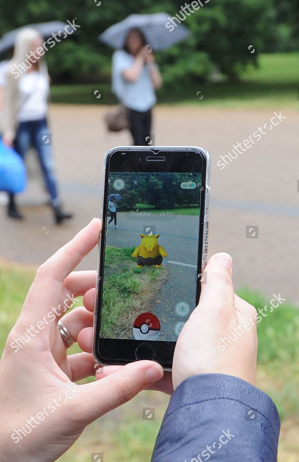 Sarah Rainey Plays Pokemon Go Hyde Park Editorial Stock Photo Stock Image Shutterstock