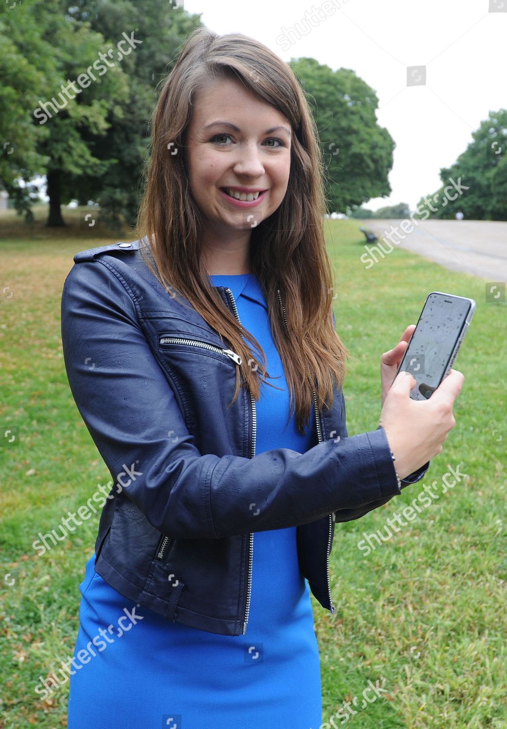 Sarah Rainey Plays Pokemon Go Hyde Park Editorial Stock Photo Stock Image Shutterstock