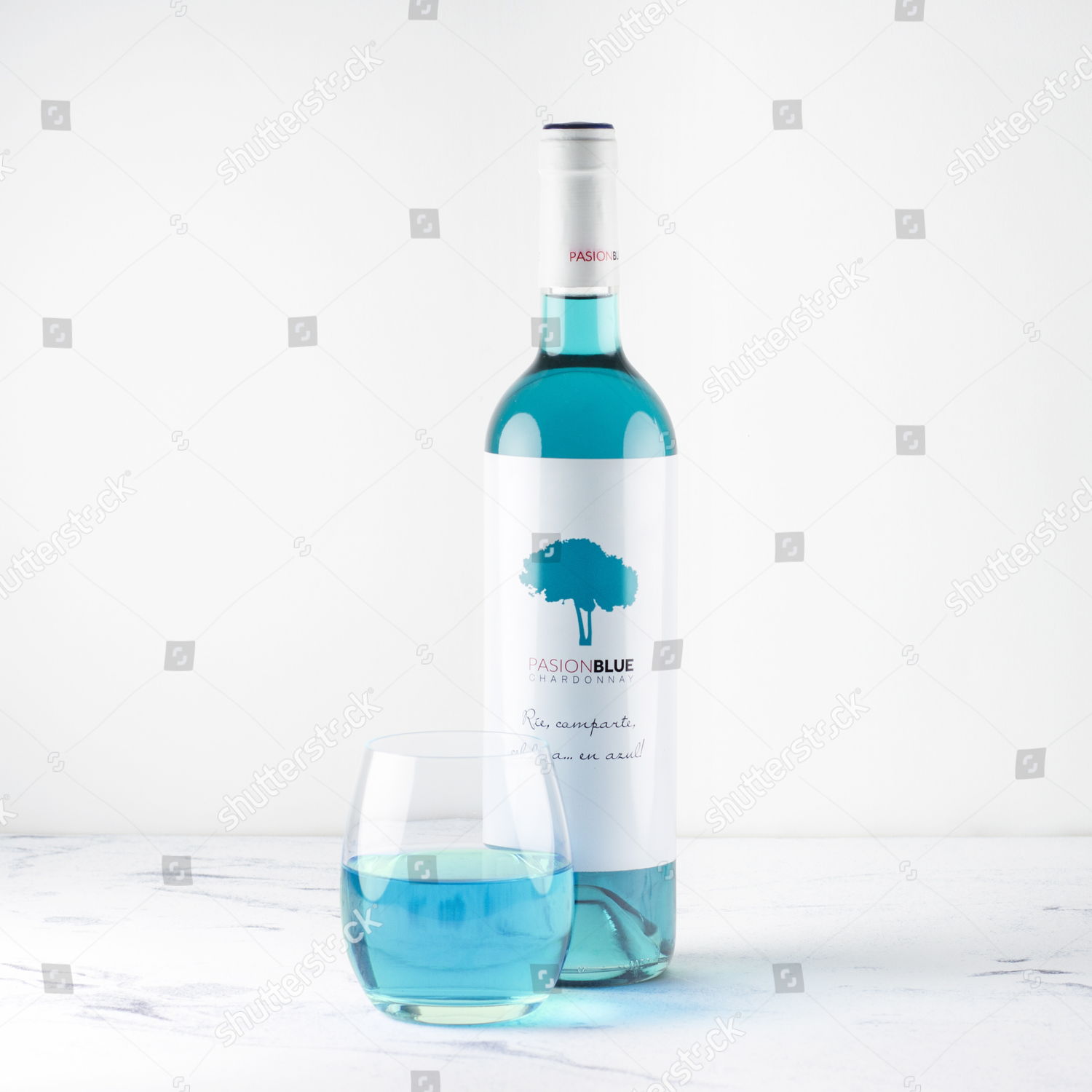 Голубое вино купить. Голубое вино. Голубое вино Испания. Синее вино. Вино Блю.