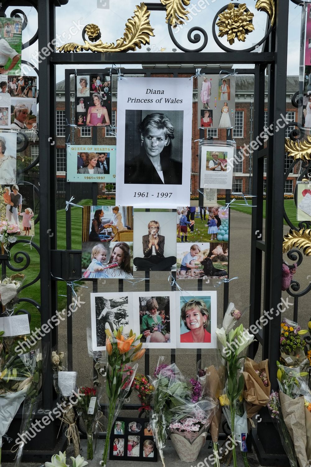 People Lay Tributes Princess Diana Gates Editorial Stock Photo - Stock ...