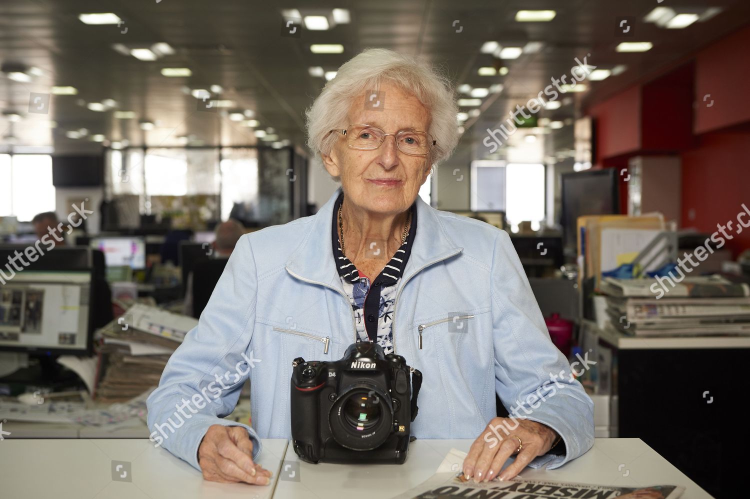 Retired Daily Mirror Photographer Doreen Spooner Editorial Stock