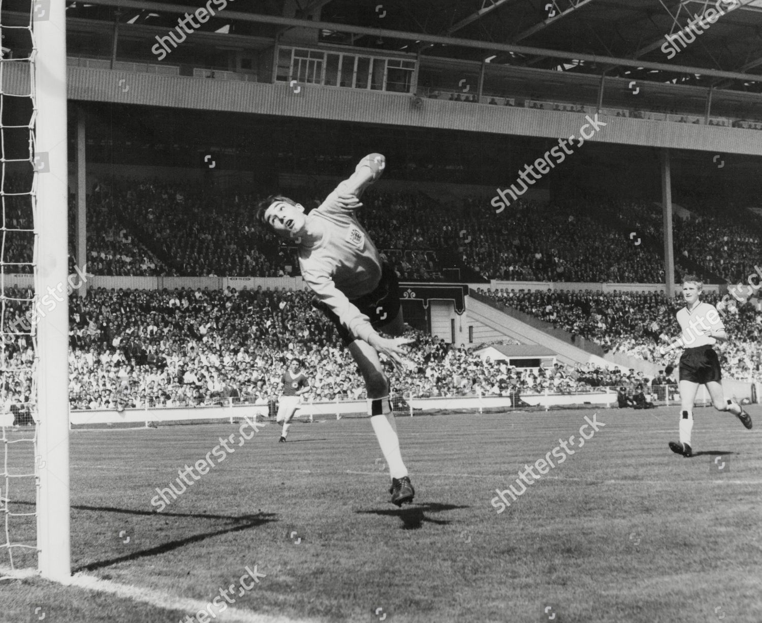 Steve Bowtell Leyton Orient Goalkeeper Tips Editorial Stock Photo ...