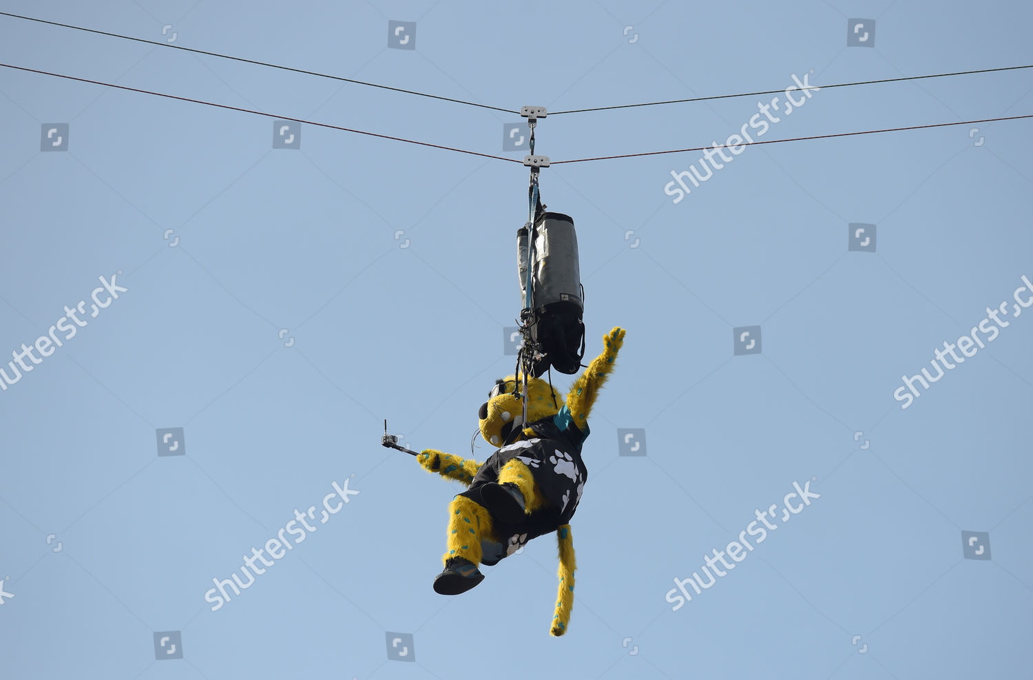 jaxson de ville bungee jump