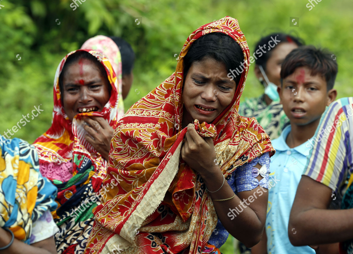 Relatives Hindu Victims Cry Near Dug Editorial Stock Photo - Stock ...