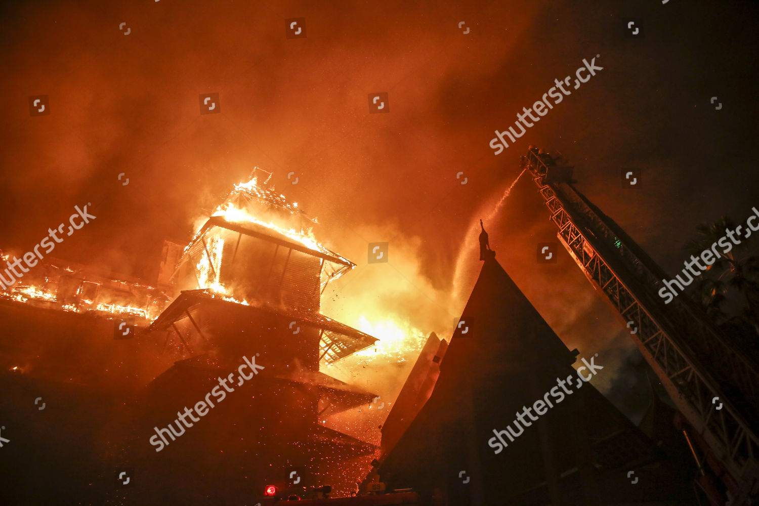 Firefighters Attempt Extinguish Fire Kandawgyi Palace Hotel Editorial Stock Photo Stock Image Shutterstock